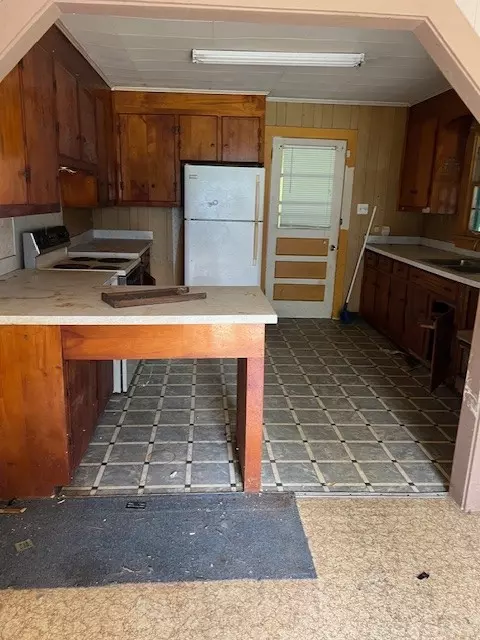 Kitchen - 512 Main St, Baxter, TN 38544 photo 1 of 1
