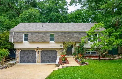 7429 Irongate Dr, Hixson, TN 37343