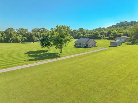 3729 Jimmy Gray Robinson Rd, Williamsport, TN 38487