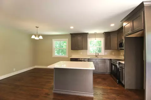 Kitchen - 762 Austin Bottom Rd, Baxter, TN 38544 photo 2 of 6