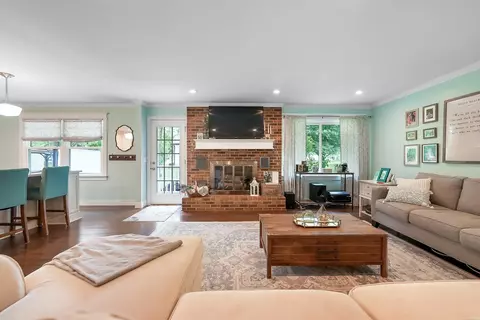 Living - 509 Iris Ave, Murfreesboro, TN 37128 photo 1 of 1