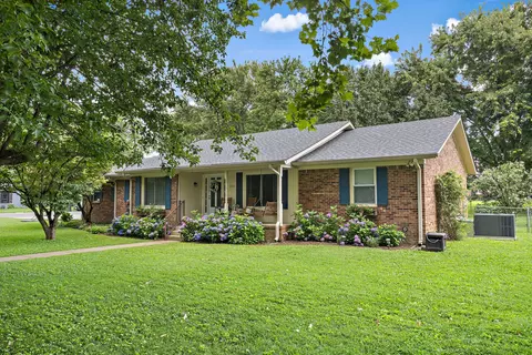 Exterior - 509 Iris Ave, Murfreesboro, TN 37128 photo 2 of 9
