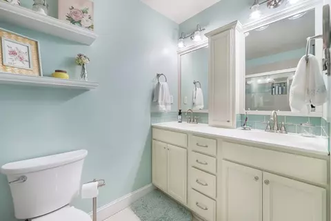 Bath - 509 Iris Ave, Murfreesboro, TN 37128 photo 2 of 2