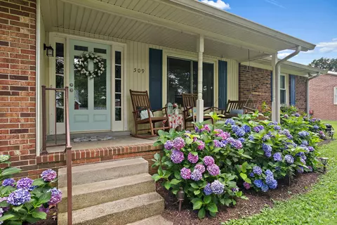 Exterior - 509 Iris Ave, Murfreesboro, TN 37128 photo 3 of 9