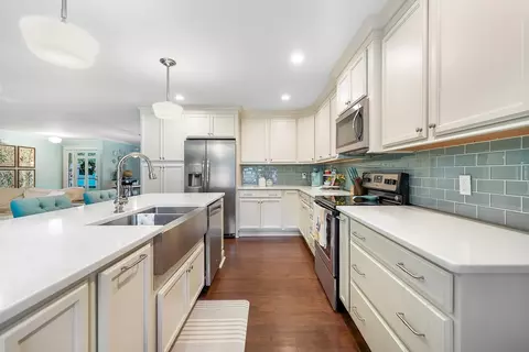 Kitchen - 509 Iris Ave, Murfreesboro, TN 37128 photo 2 of 2