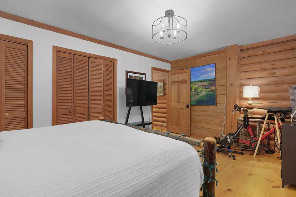 Bedroom - 1261 S Cedar Ln, Chickamauga, GA 30707 photo 5 of 5