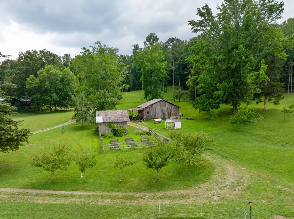 Exterior - 1261 S Cedar Ln, Chickamauga, GA 30707 photo 4 of 35