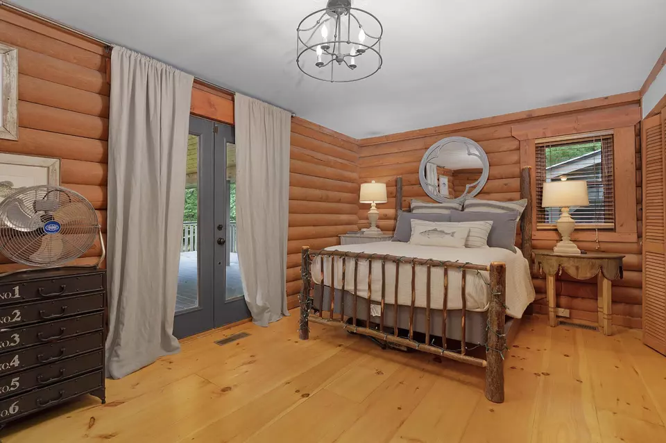 Bedroom - 1261 S Cedar Ln, Chickamauga, GA 30707 photo 4 of 5