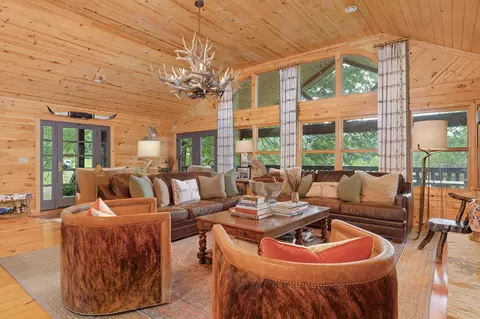 Living - 1261 S Cedar Ln, Chickamauga, GA 30707 photo 1 of 3