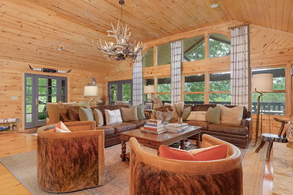 Living - 1261 S Cedar Ln, Chickamauga, GA 30707 photo 1 of 3