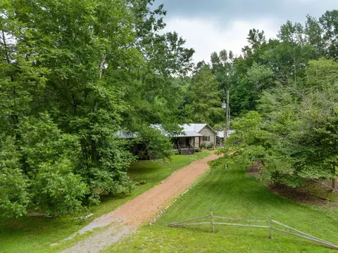Exterior - 1261 S Cedar Ln, Chickamauga, GA 30707 photo 5 of 35