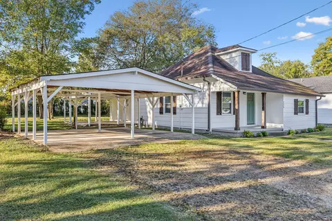111 3rd Ave, Mount Pleasant, TN 38474