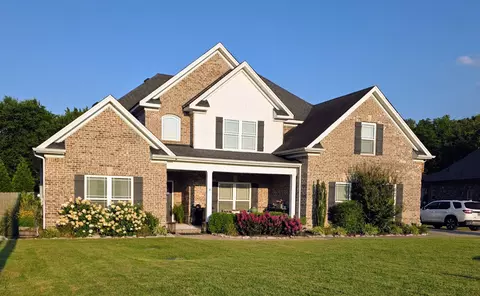 8009 Shelly Plum Dr, Murfreesboro, TN 37128