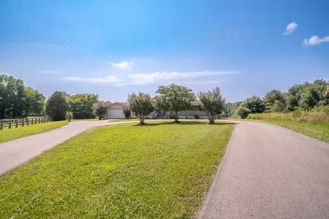 150 Princess Ct, Loretto, TN 38469 photo 16