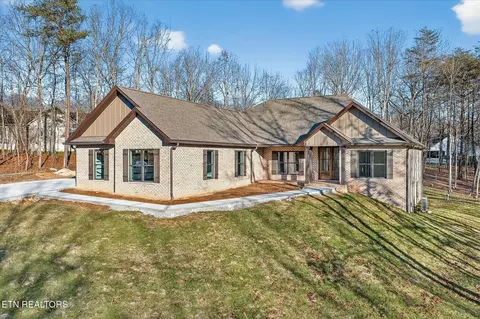 138 Magnolia Ln, Crossville, TN 38555