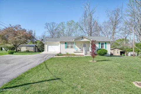 222 Valley Ln, Crossville, TN 38555