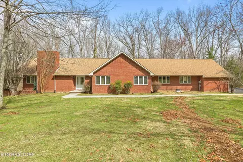 696 Laurel Cir, Crossville, TN 38555