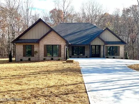 35 Sydney Ct, Crossville, TN 38555