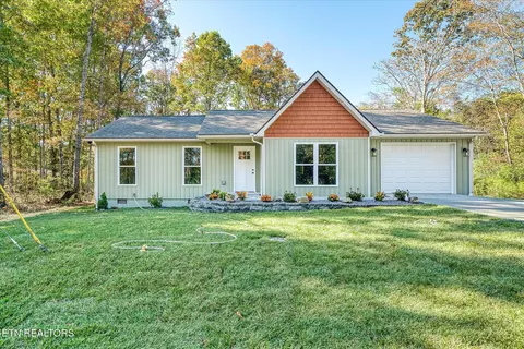 348 Hutoha Dr, Crossville, TN 38572