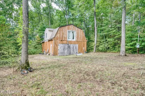 1015 Brown Creek Dr, Crossville, TN 38571