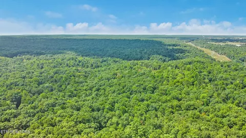 1 Dykes Ln, Crossville, TN 38571