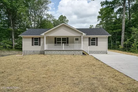 3125 Opalochee Dr, Crossville, TN 38572
