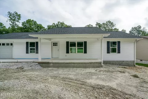 909 Kemah Ln, Crossville, TN 38572