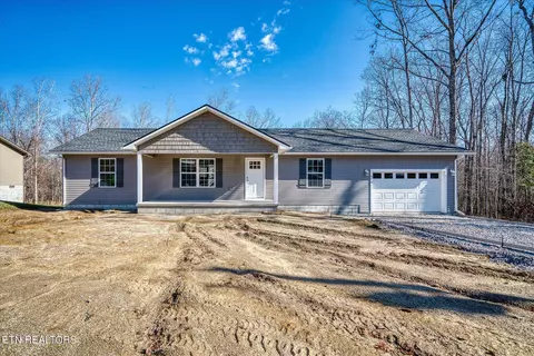 913 Kemah Ln, Crossville, TN 38572