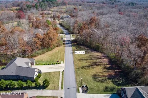 16 Tomlon Rd, Crossville, TN 38555