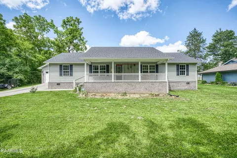 870 Waterview Dr, Crossville, TN 38555
