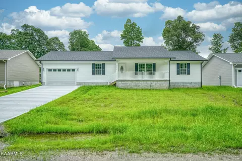3133 Opalochee Dr, Crossville, TN 38572