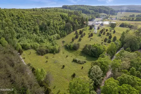42 Old Flynns Cove Rd, Crossville, TN 38572