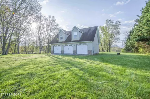 1007 San Martino Dr, Dandridge, TN 37725