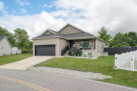 24 Capitol Dr, Crossville, TN 38555