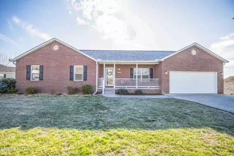 2002 Smokey Meadows Dr, Dandridge, TN 37725