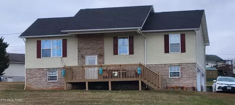 1027 Historic Hills Dr, Dandridge, TN 37725