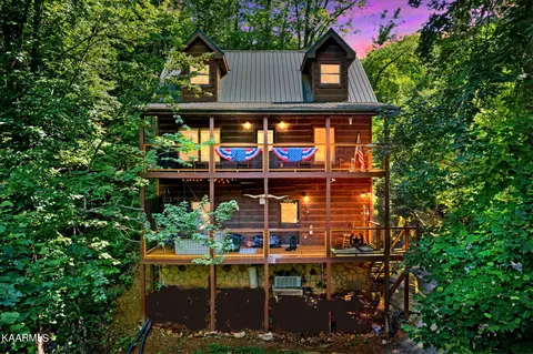 1926 Orchard Dr, Sevierville, TN 37876