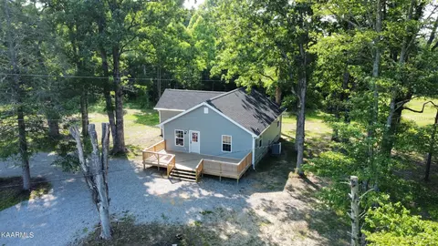 1379 W Lake Rd, Sparta, TN 38583