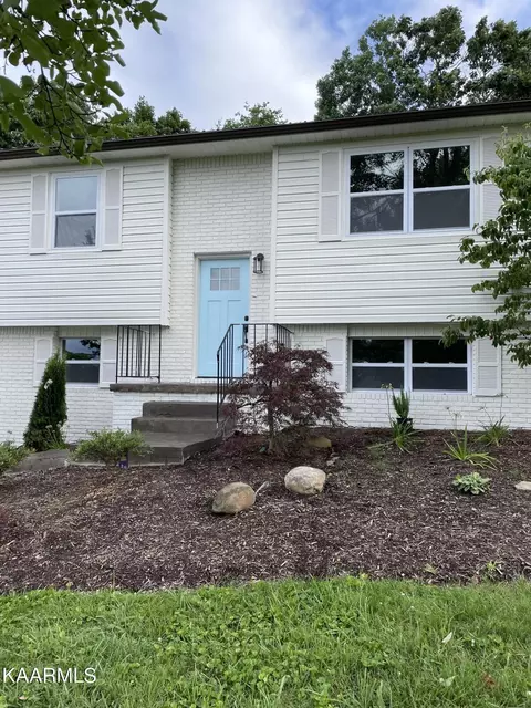 4020 Abercorn Rd, Knoxville, TN 37921