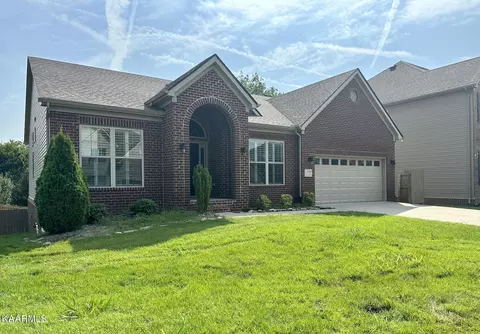 1104 Westland Gardens Blvd, Knoxville, TN 37922