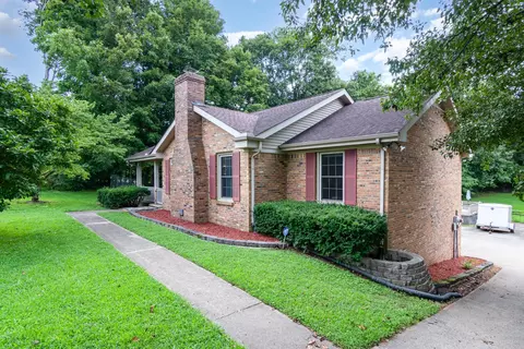 712 Rossview Rd, Clarksville, TN 37043