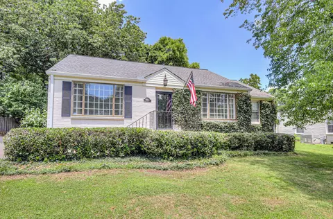 5628 Knob Rd, Nashville, TN 37209
