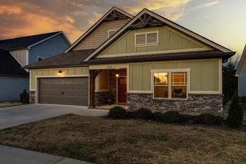 8433 Cherrybark Ln, Ooltewah, TN 37363