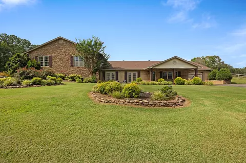1882 Sand Ridge Bargerton Rd, Lexington, TN 38351