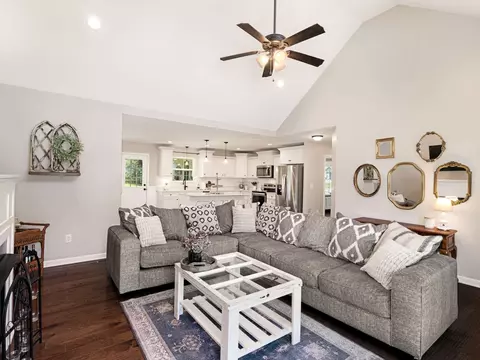 Living - 310 Diane Loop, White Bluff, TN 37187 photo 3 of 4