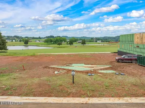 717 Black Bear Cir, Loudon, TN 37774