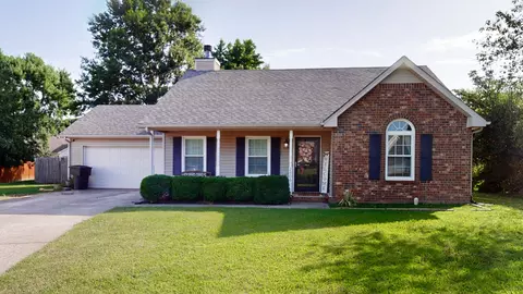 2806 Holsted Dr, Murfreesboro, TN 37128