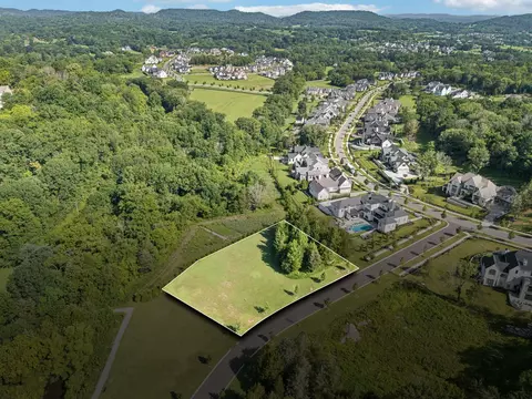 8905 Dovetail Ct, College Grove, TN 37046