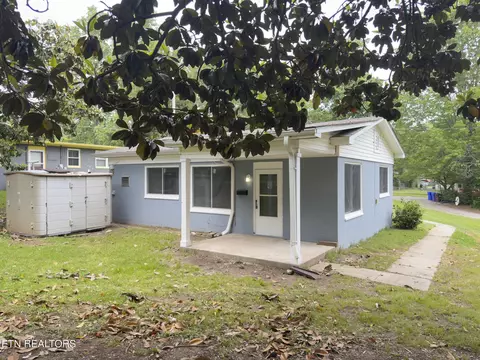110 Parsons Rd, Oak Ridge, TN 37830