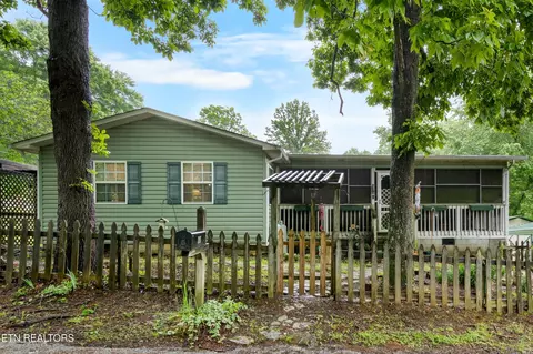 217 Jackson Dr, Harriman, TN 37748